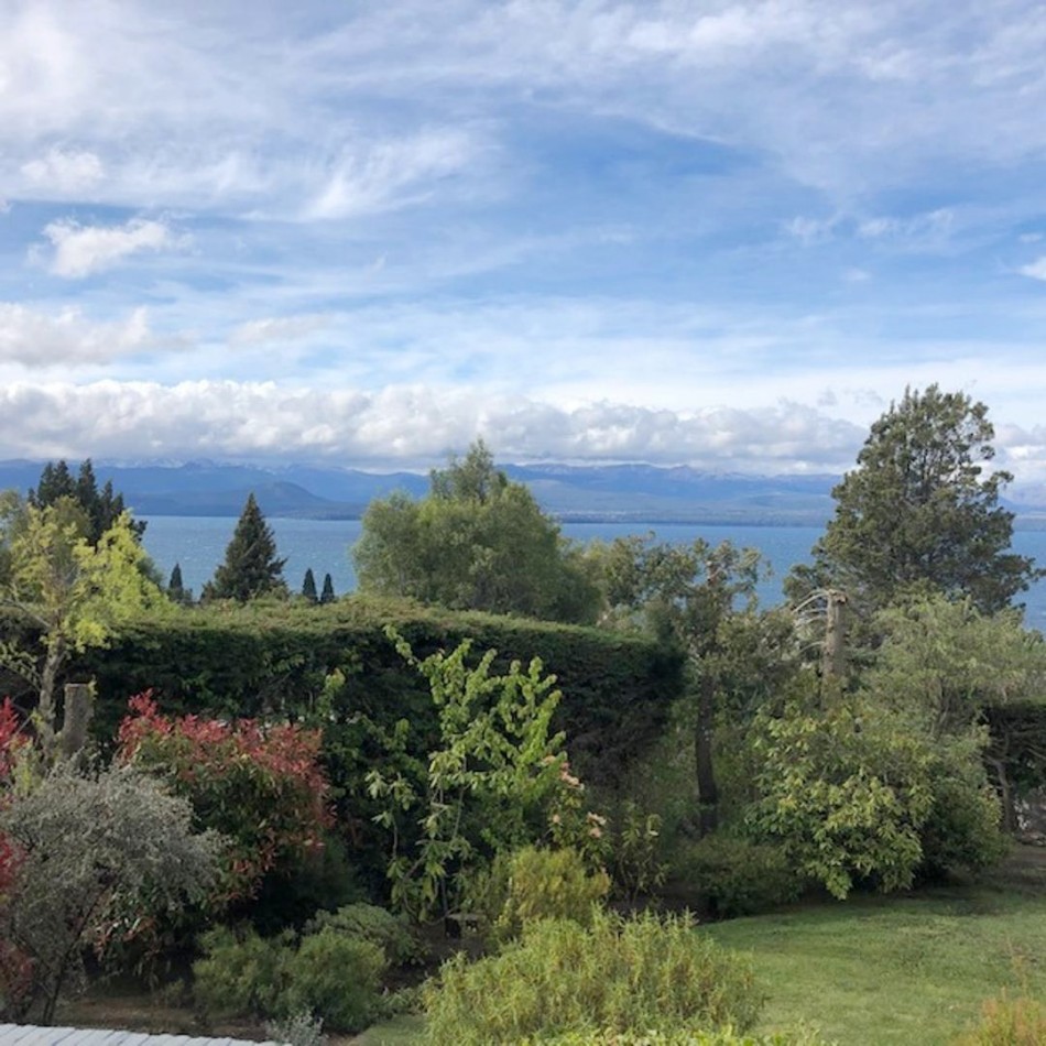 Casa 5 amb excelente vista lago Melipal .