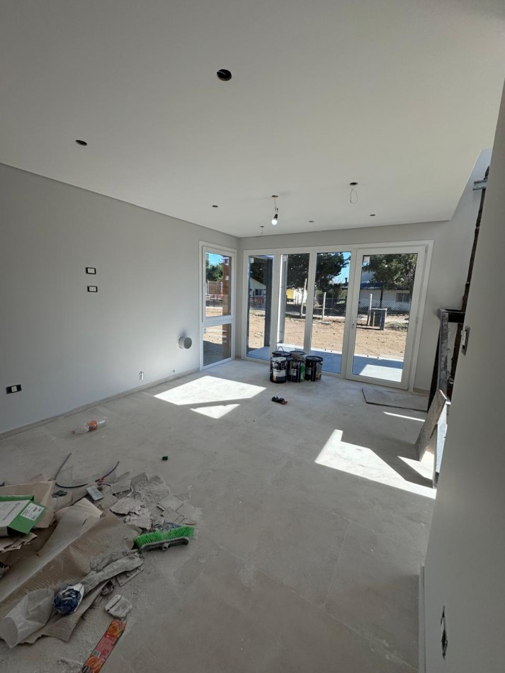 A estrenar Casa 4 jardin cochera 3 ambientes