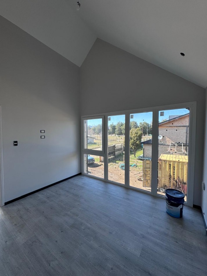 A estrenar Casa 4 jardin cochera 3 ambientes