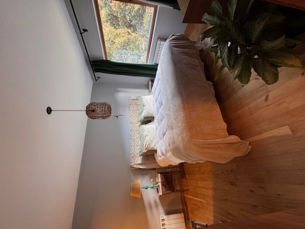 Amplia, luminosa y con vista al lago 