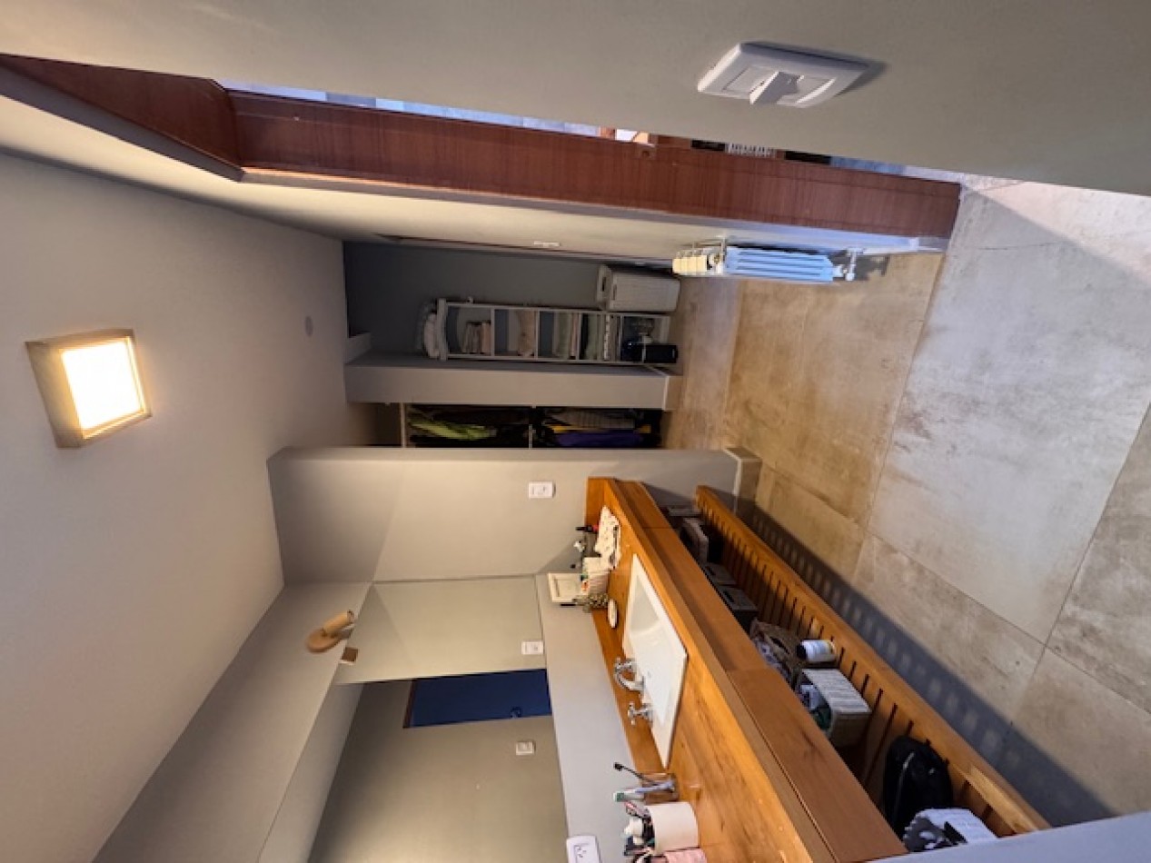 Amplia, luminosa y con vista al lago 