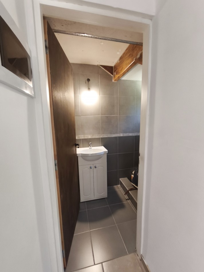 Casa principal con depto y local en Lago Moreno