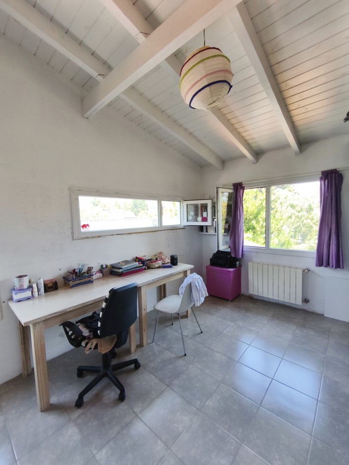 Casa principal con depto y local en Lago Moreno