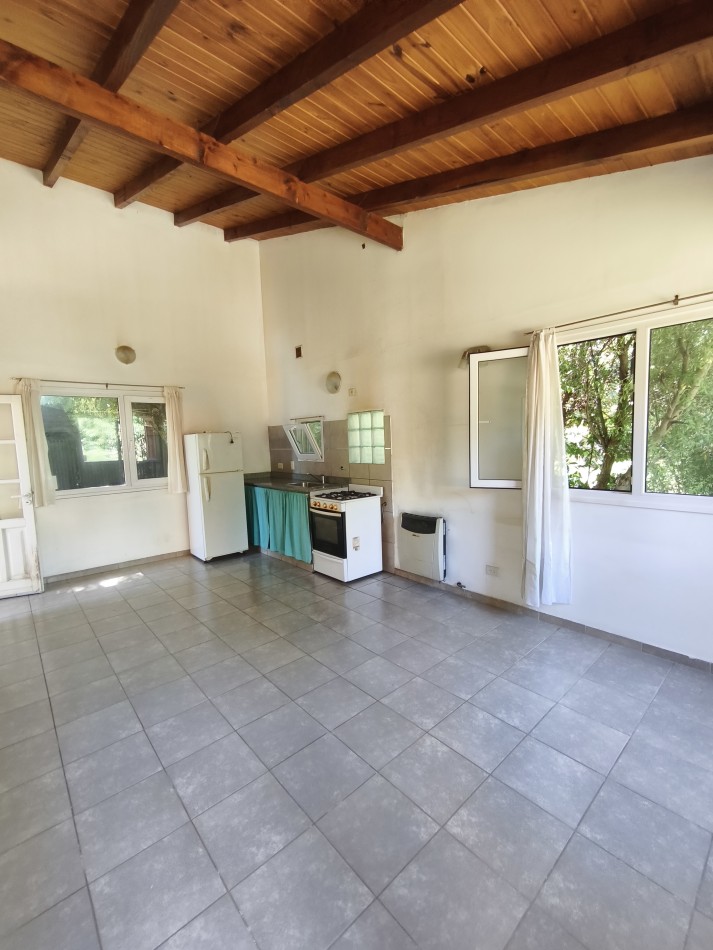 Casa principal con depto y local en Lago Moreno