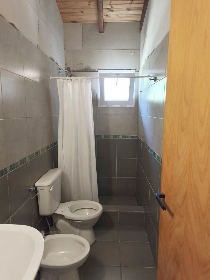 Casa principal con depto y local en Lago Moreno