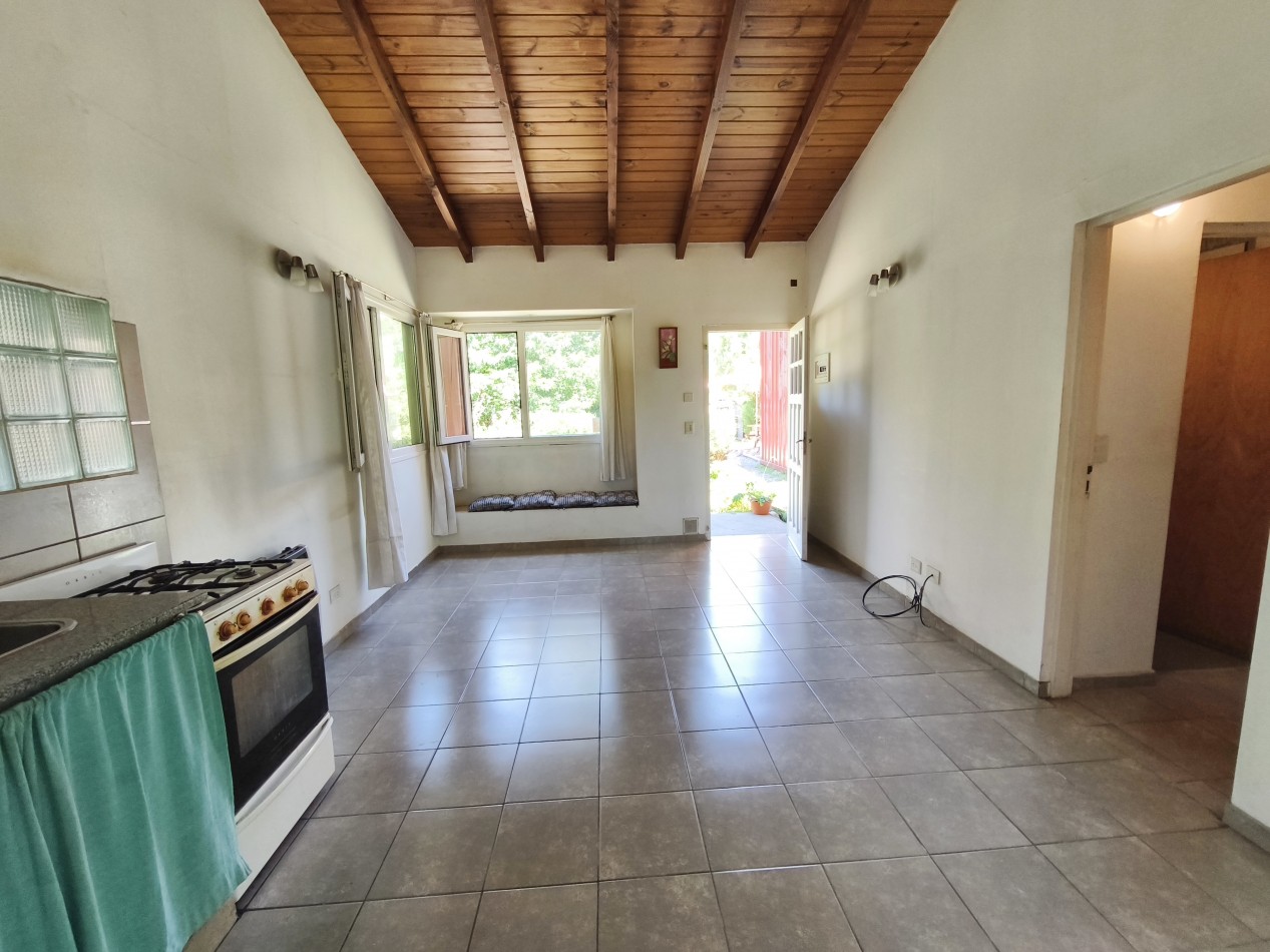 Casa principal con depto y local en Lago Moreno