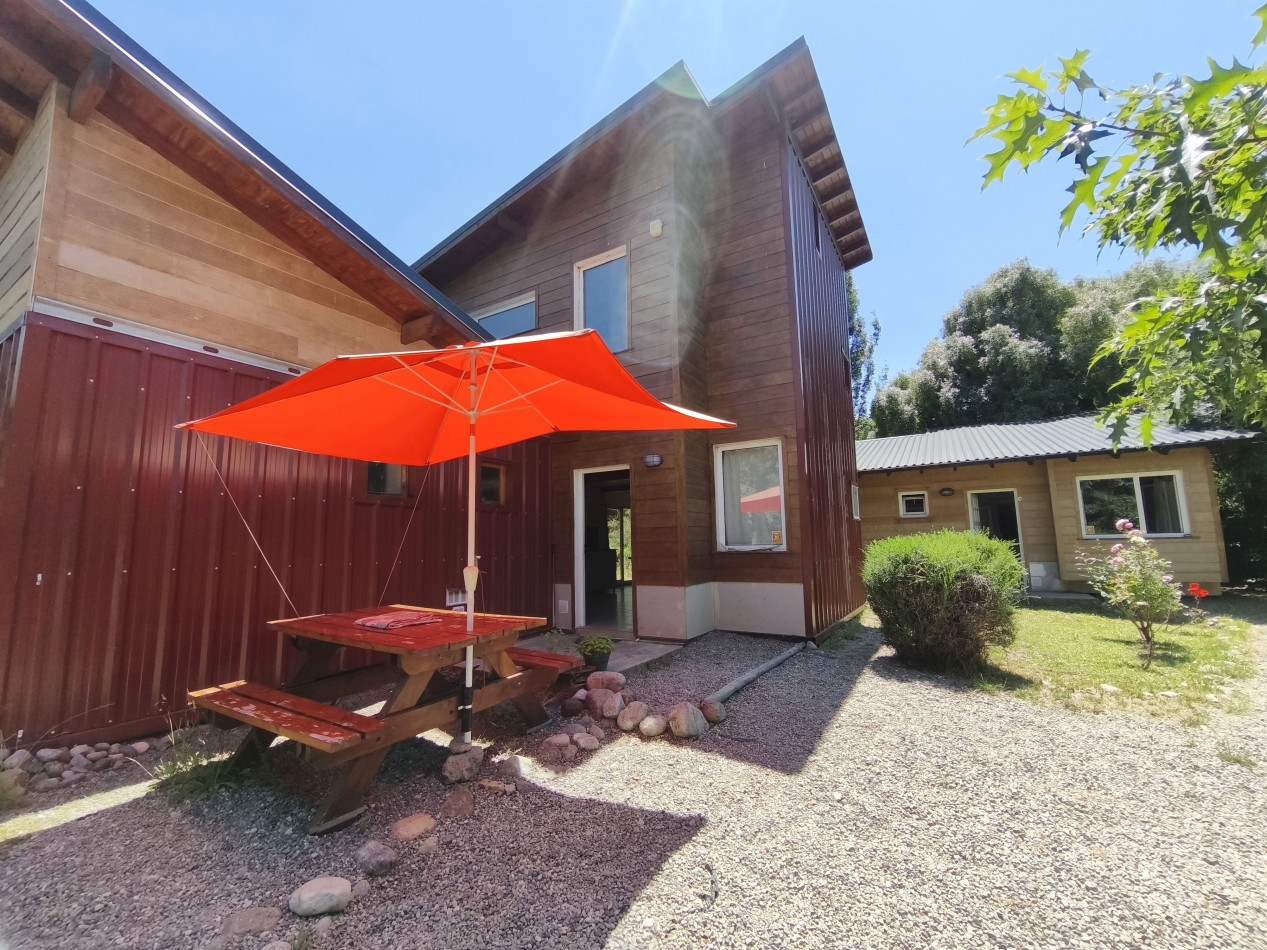 Casa principal con depto y local en Lago Moreno