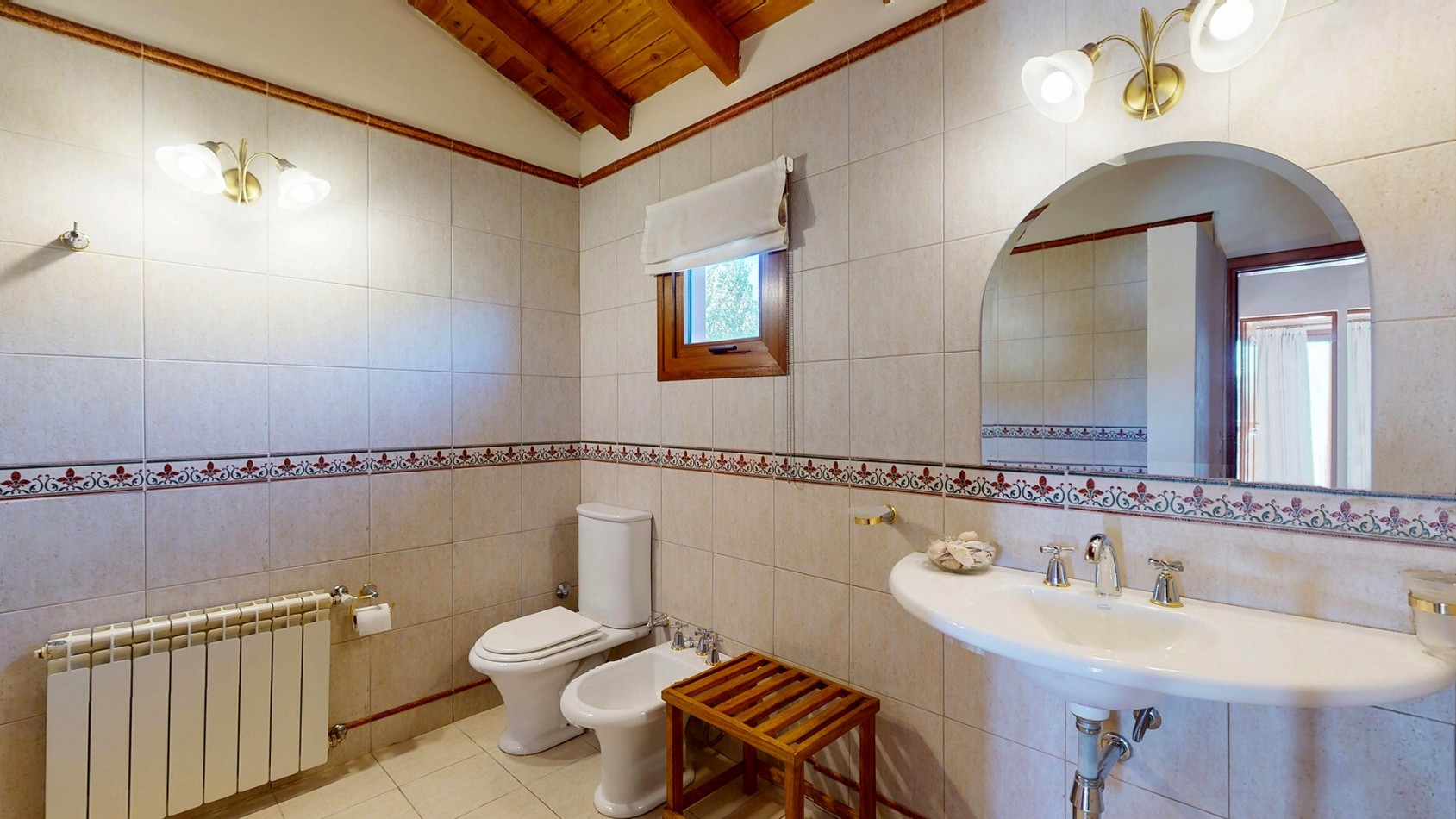 7 ambientes en Dina Huapi posibilidad de independizar el quincho como departamento anexo propiedad con potencial para desarrollar vivienda mas renta ideal