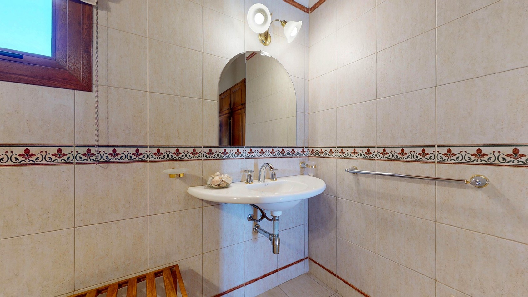 7 ambientes en Dina Huapi posibilidad de independizar el quincho como departamento anexo propiedad con potencial para desarrollar vivienda mas renta ideal