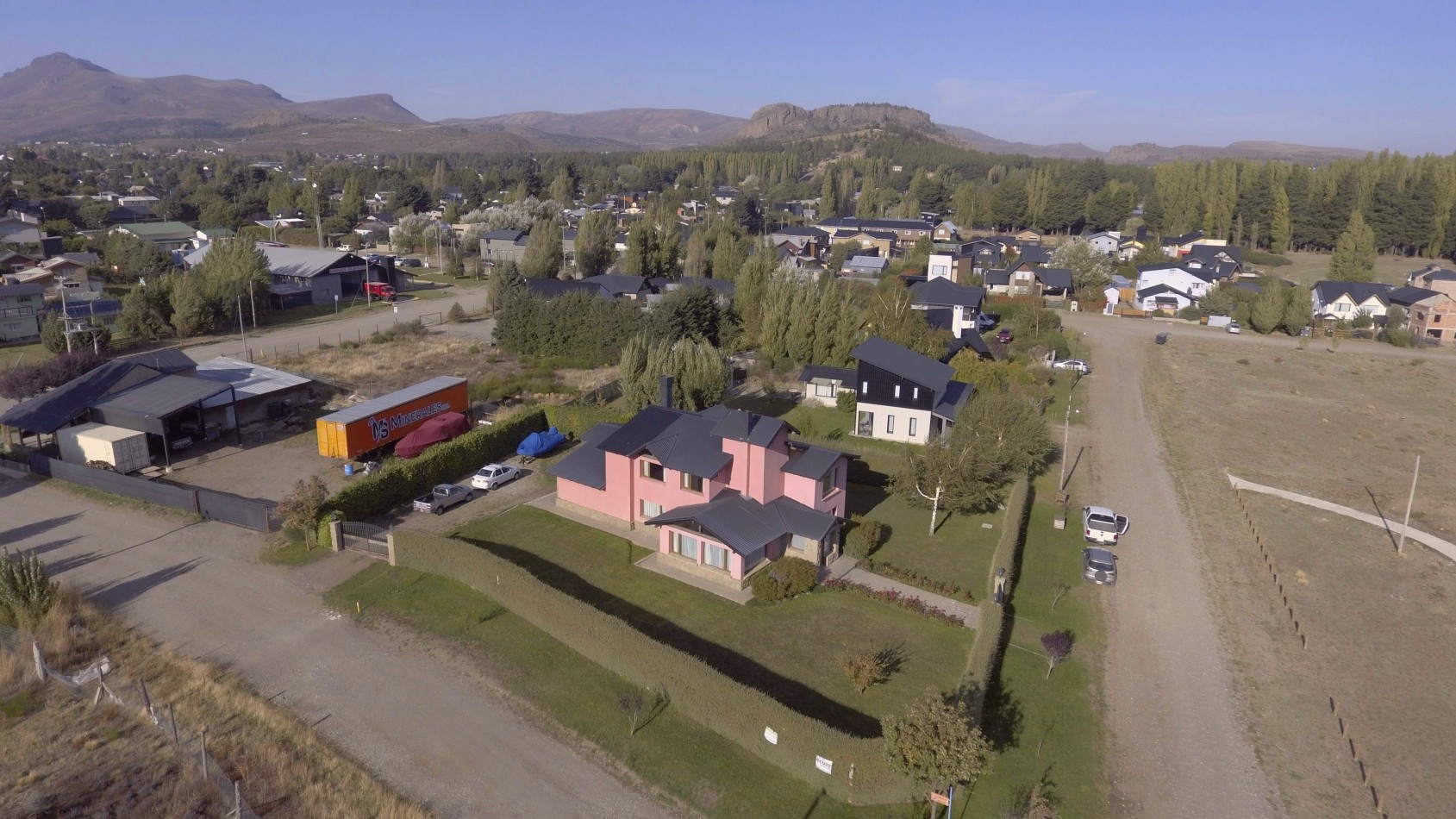 7 ambientes en Dina Huapi posibilidad de independizar el quincho como departamento anexo propiedad con potencial para desarrollar vivienda mas renta ideal