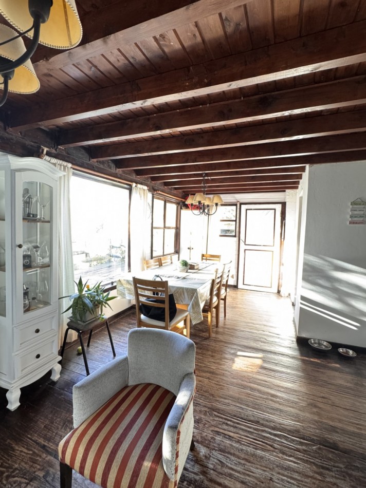 Pintoresca casa en venta con Vista al lago 