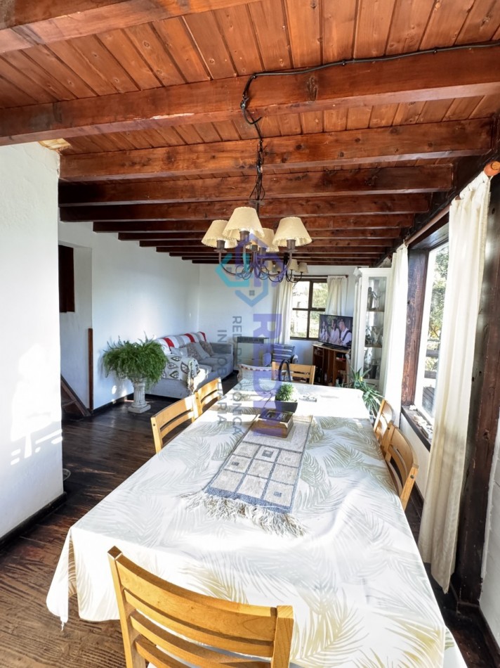 Pintoresca casa den venta con Vista al lago 