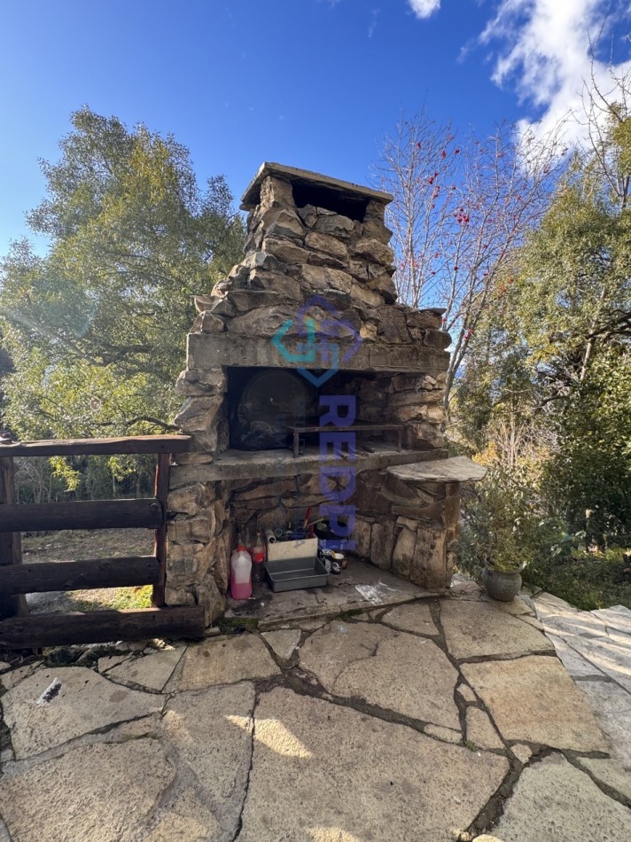 Pintoresca casa den venta con Vista al lago 