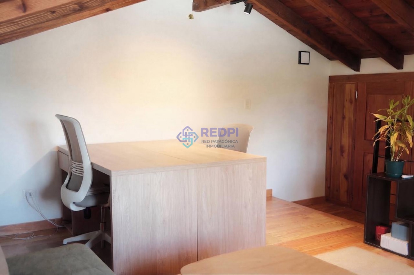 Departamento 2 ambientes con entrepiso cochera porton automatizado impecable en venta Bariloche Barrio San Francisco apto credito apto profesional y turismo 