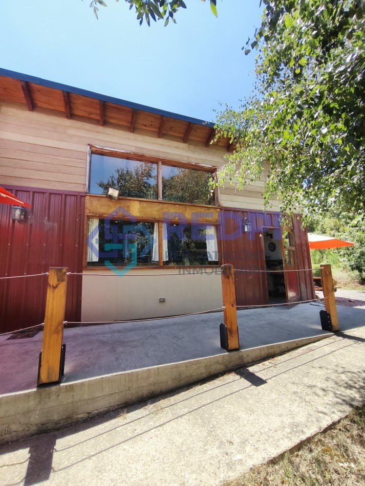 Casa principal con depto y local en Lago Moreno