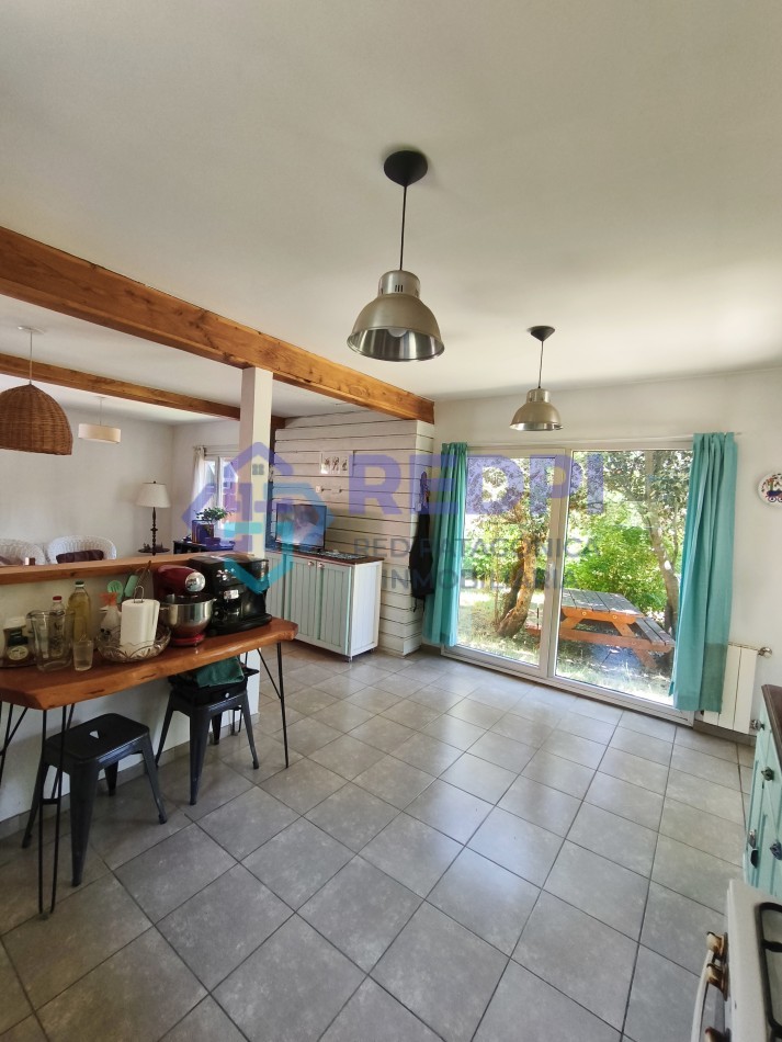 Casa principal con depto y local en Lago Moreno