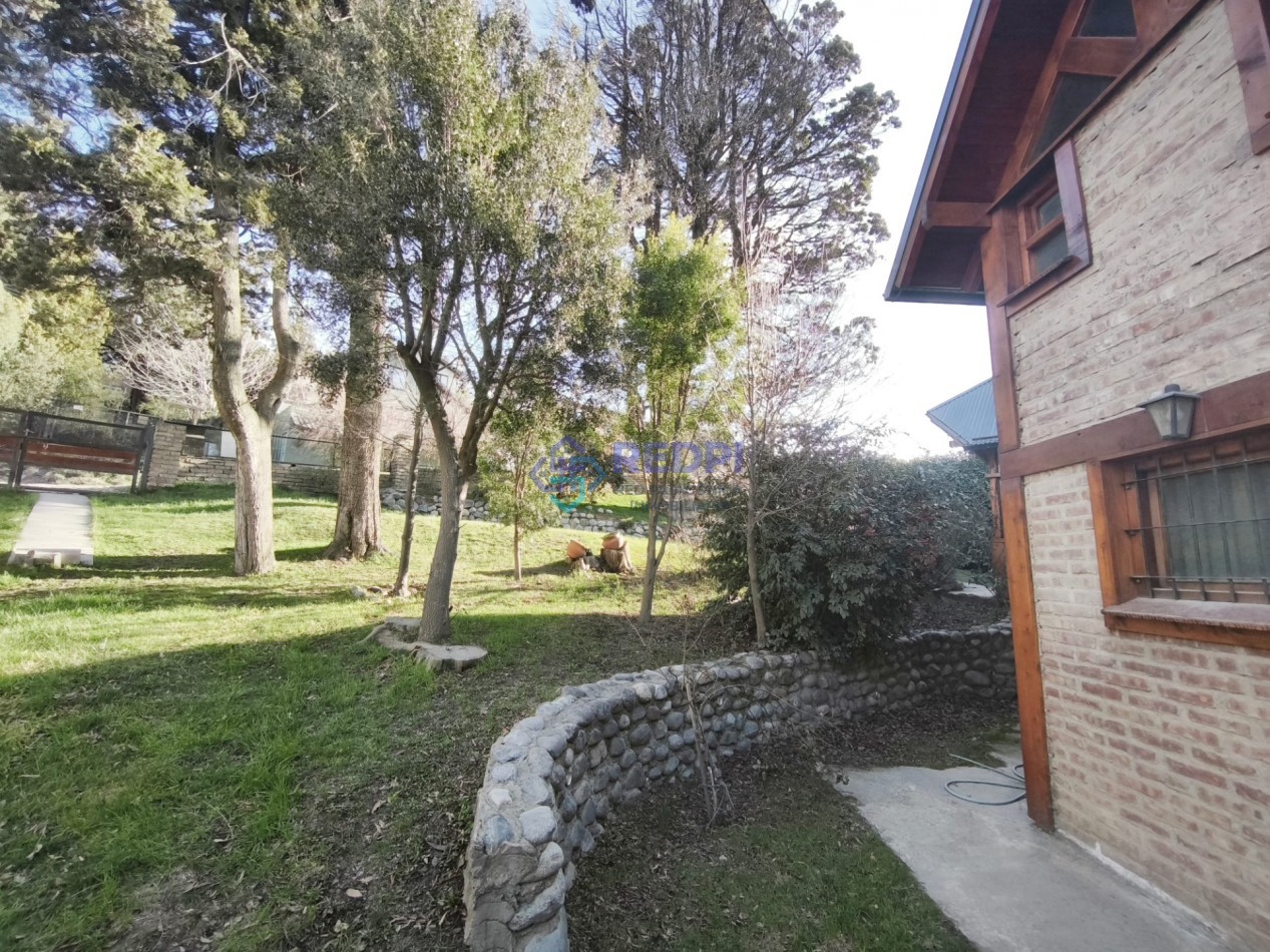 Ph con jardin en barrio Las Margaritas alquiler permanente en Bariloche 