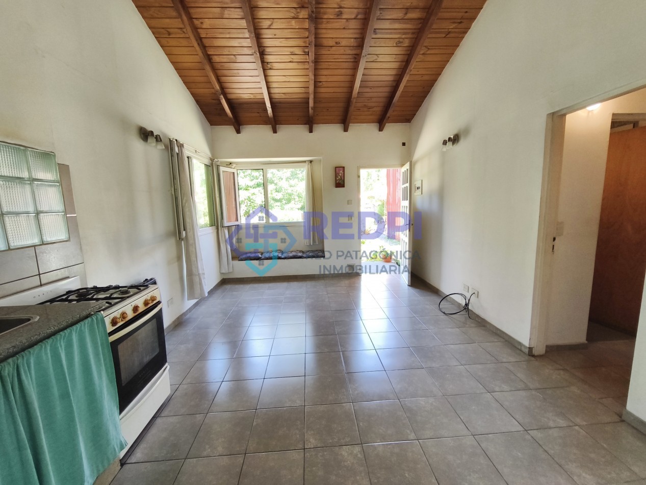 Casa principal con depto y local en Lago Moreno