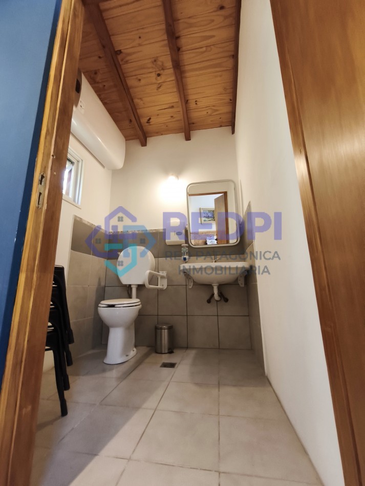 Casa principal con depto y local en Lago Moreno