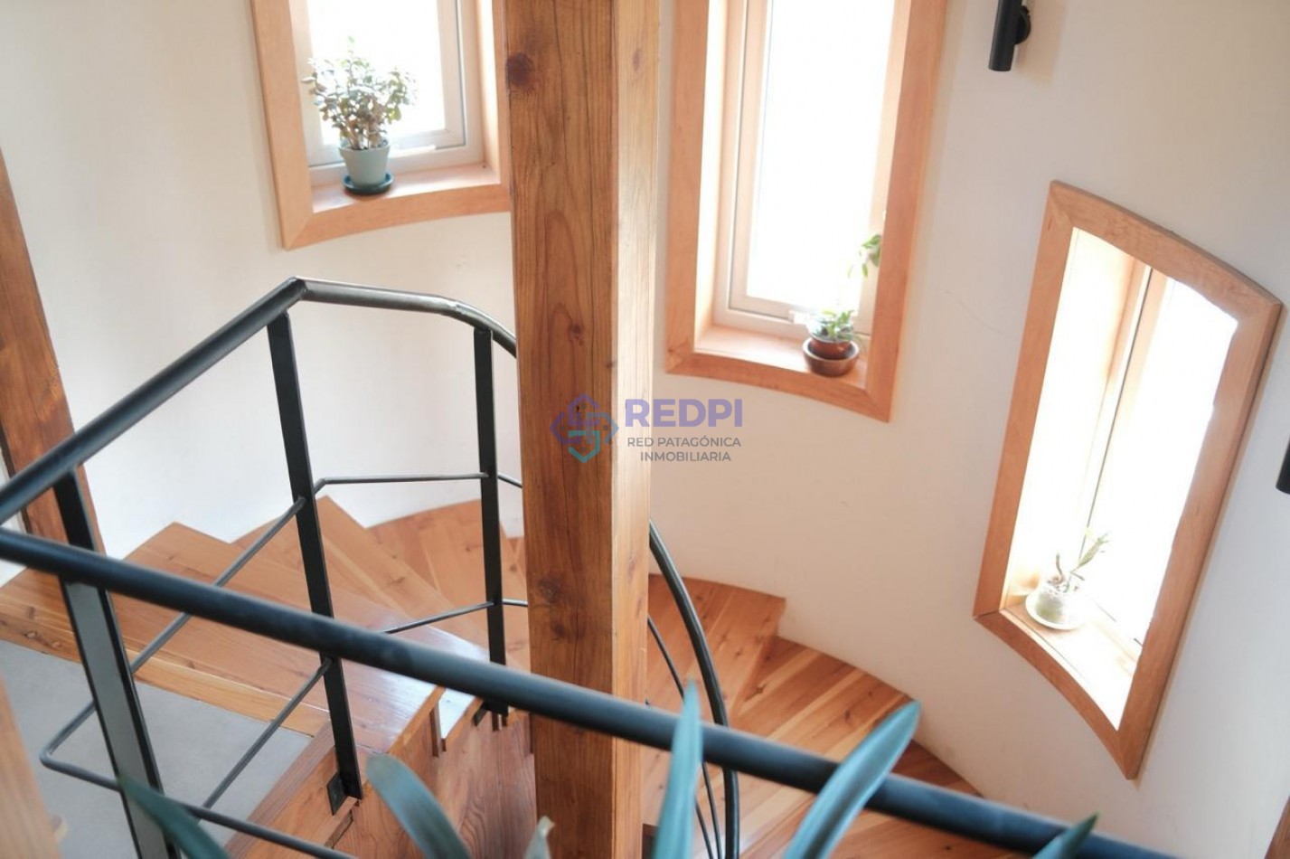 Departamento 2 ambientes con entrepiso cochera porton automatizado impecable en venta Bariloche Barrio San Francisco apto credito apto profesional y turismo 