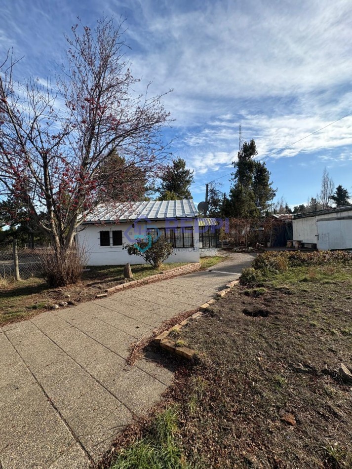 Lote con casa a 100m del lago, del Limay y de la ruta en Dina Huapi