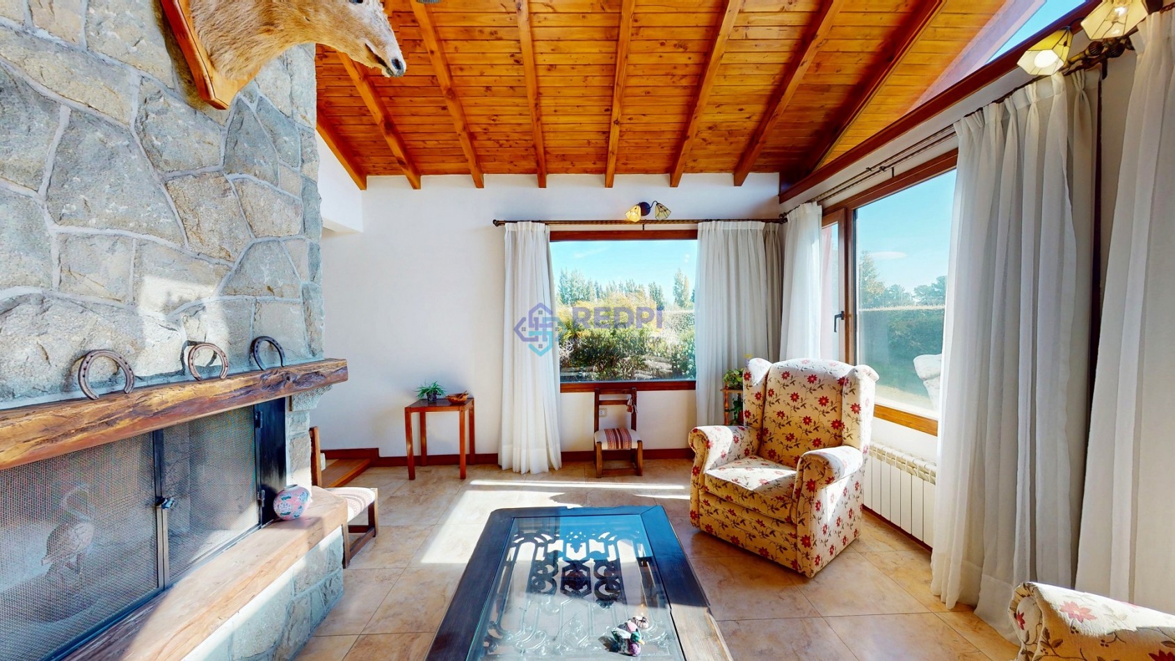 7 ambientes en Dina Huapi posibilidad de independizar el quincho como departamento anexo propiedad con potencial para desarrollar vivienda mas renta ideal