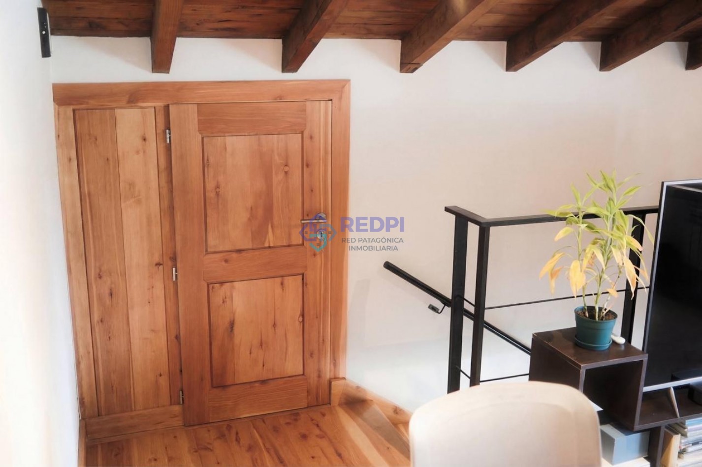 Departamento 2 ambientes con entrepiso cochera porton automatizado impecable en venta Bariloche Barrio San Francisco apto credito apto profesional y turismo 