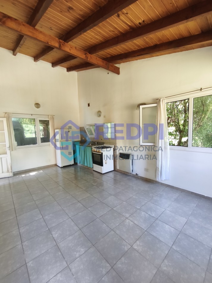 Casa principal con depto y local en Lago Moreno