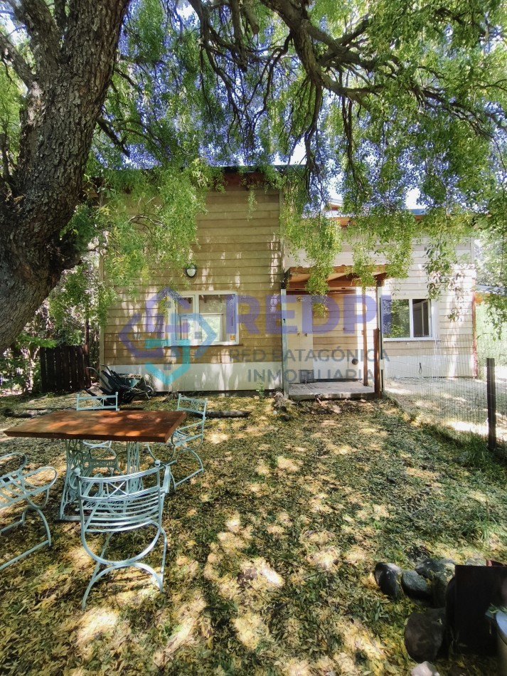 Casa principal con depto y local en Lago Moreno