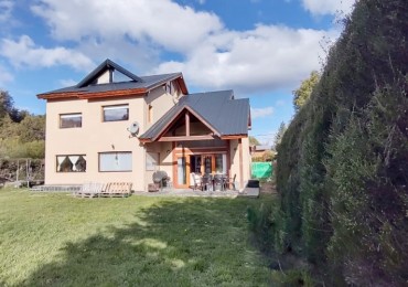 Amplia casa de 7 ambientes en Barrio Tres Lagos, Bariloche