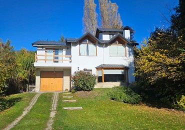 Amplia casa de 5 ambientes en Melipal