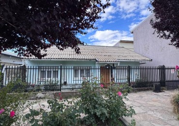 Casa en el centro en lote con factibilidad para edificio en venta Bariloche apta credito
