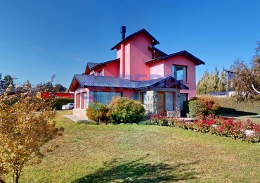 7 ambientes en Dina Huapi posibilidad de independizar el quincho como departamento anexo propiedad con potencial para desarrollar vivienda mas renta ideal